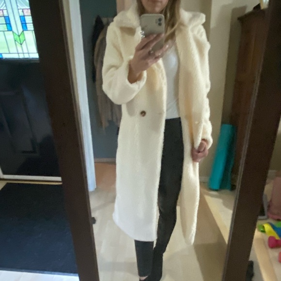 SHEIN white/cream teddy coat. Labeled as XS but has an oversized fit. - Picture 2 of 5